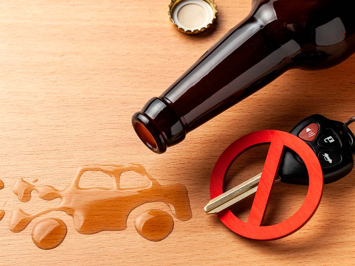 Бутылка пива и ключи от машины