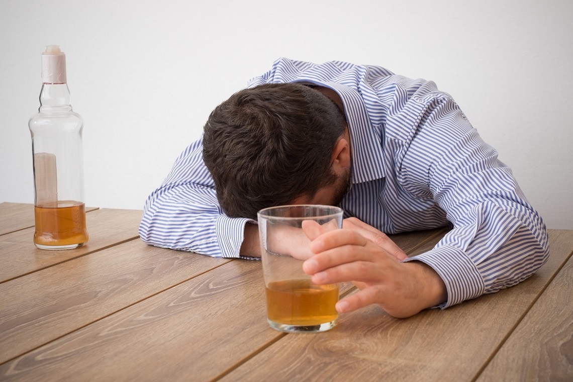 Как правильно отказаться от употребления алкоголя без длительного лечения?